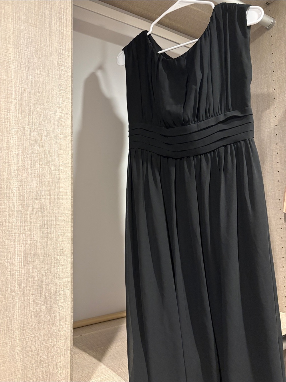 Max & Cleo Black Sleeveless Pleated Waist Midi Dress